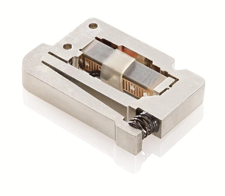 p 604 compact piezomove linear actuator