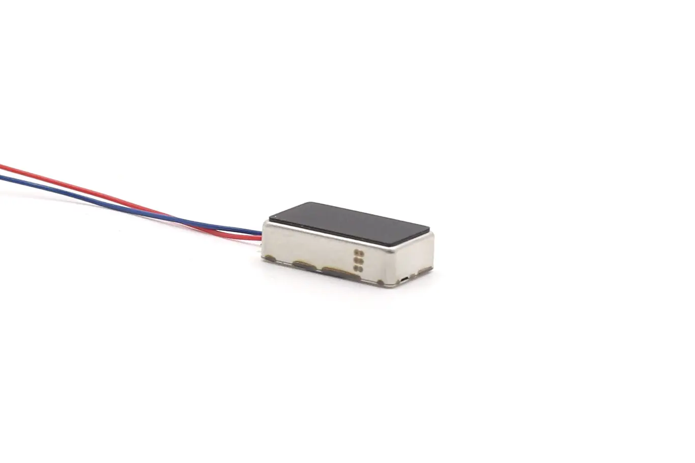 Overview of the TSL-ELV091640 X-axis haptic feedback actuator featuring pre-soldered red and blue lead wires for easy integration.